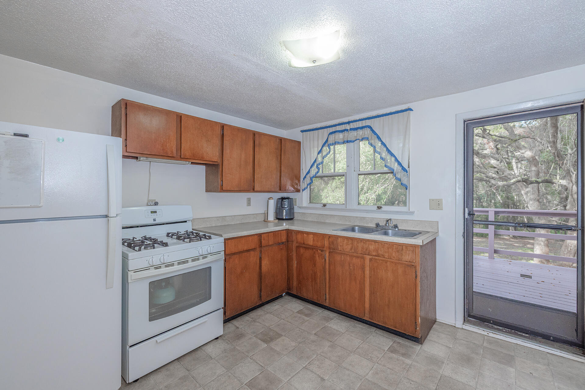 302 Kelly Road Niceville, FL 32578 - Photo 5 of 30 KITCHEN