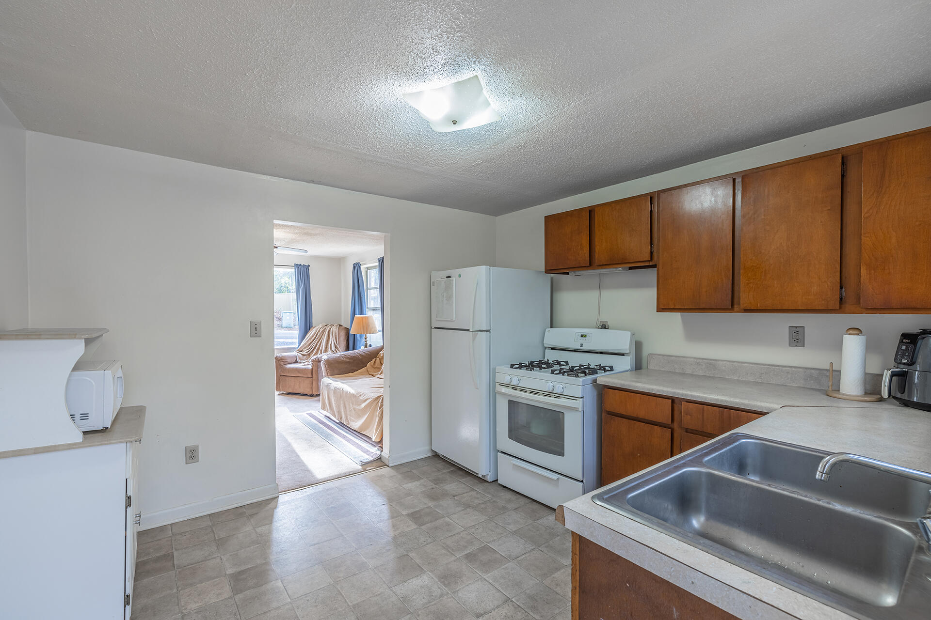 302 Kelly Road Niceville, FL 32578 - Photo 6 of 30 KITCHEN