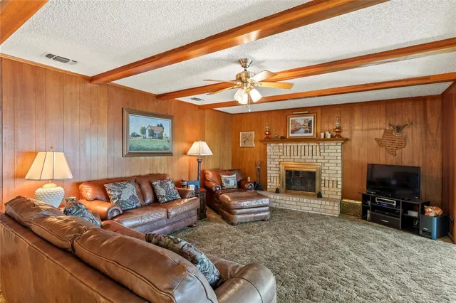 $499,999 | 201 Isle Of View Drive, Tool, TX 75143