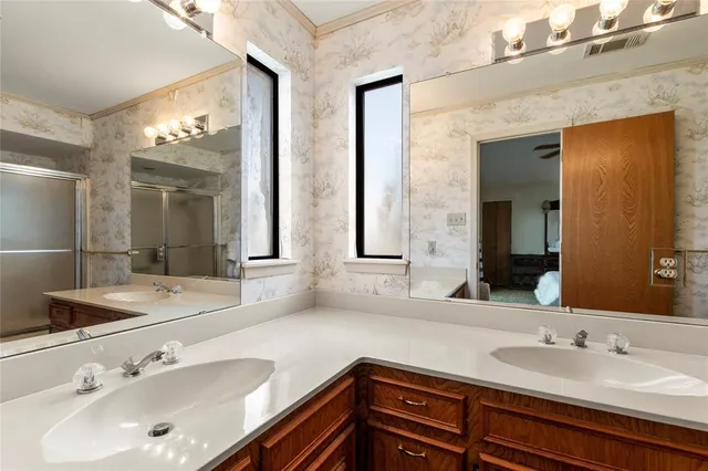 $499,999 | 201 Isle Of View Drive, Tool, TX 75143