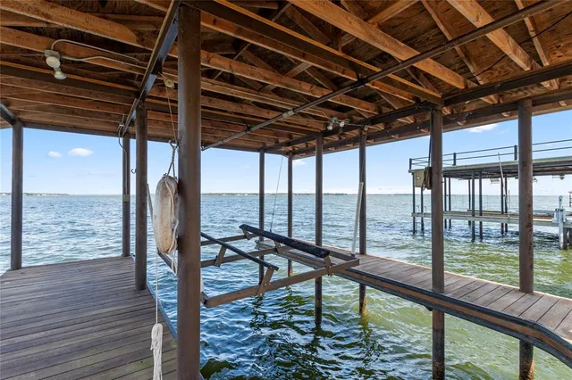 $499,999 | 201 Isle Of View Drive, Tool, TX 75143