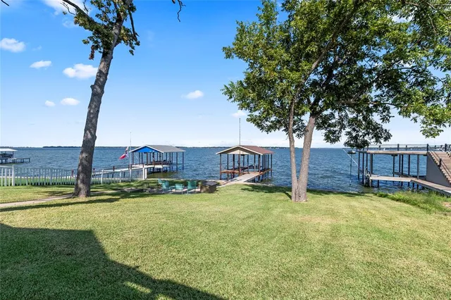 $499,999 | 201 Isle Of View Drive, Tool, TX 75143