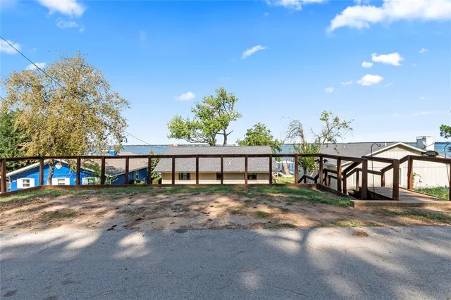 $499,999 | 201 Isle Of View Drive, Tool, TX 75143