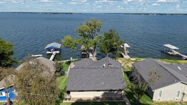 $499,999 | 201 Isle Of View Drive, Tool, TX 75143