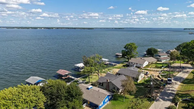 $499,999 | 201 Isle Of View Drive, Tool, TX 75143