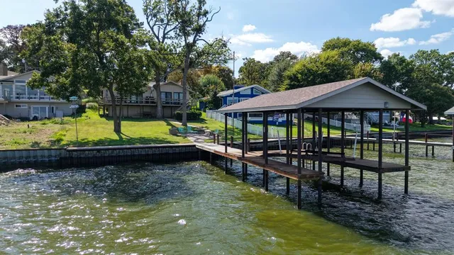 $499,999 | 201 Isle Of View Drive, Tool, TX 75143