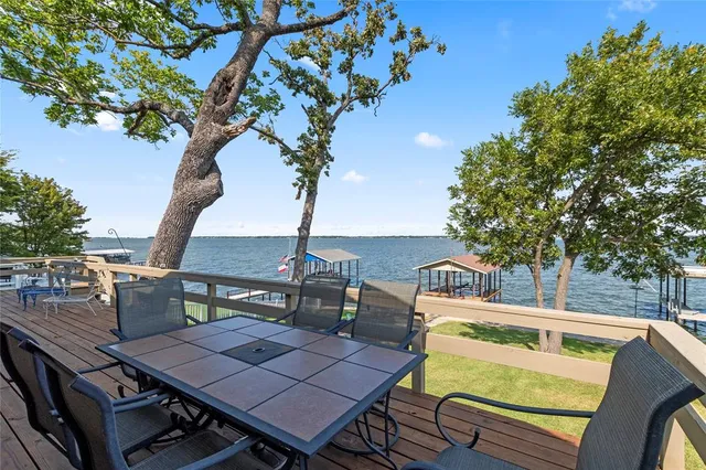 $499,999 | 201 Isle Of View Drive, Tool, TX 75143