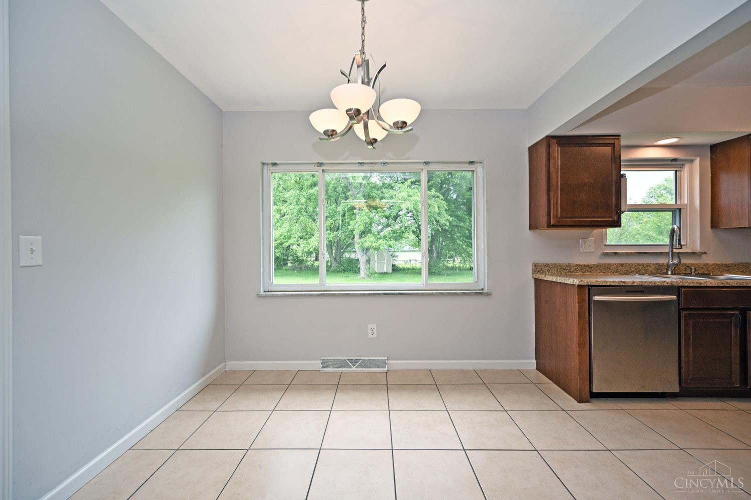 7960 Ruth Court West Chester, OH 45069 - Photo 9 of 31 Gallery Image 9