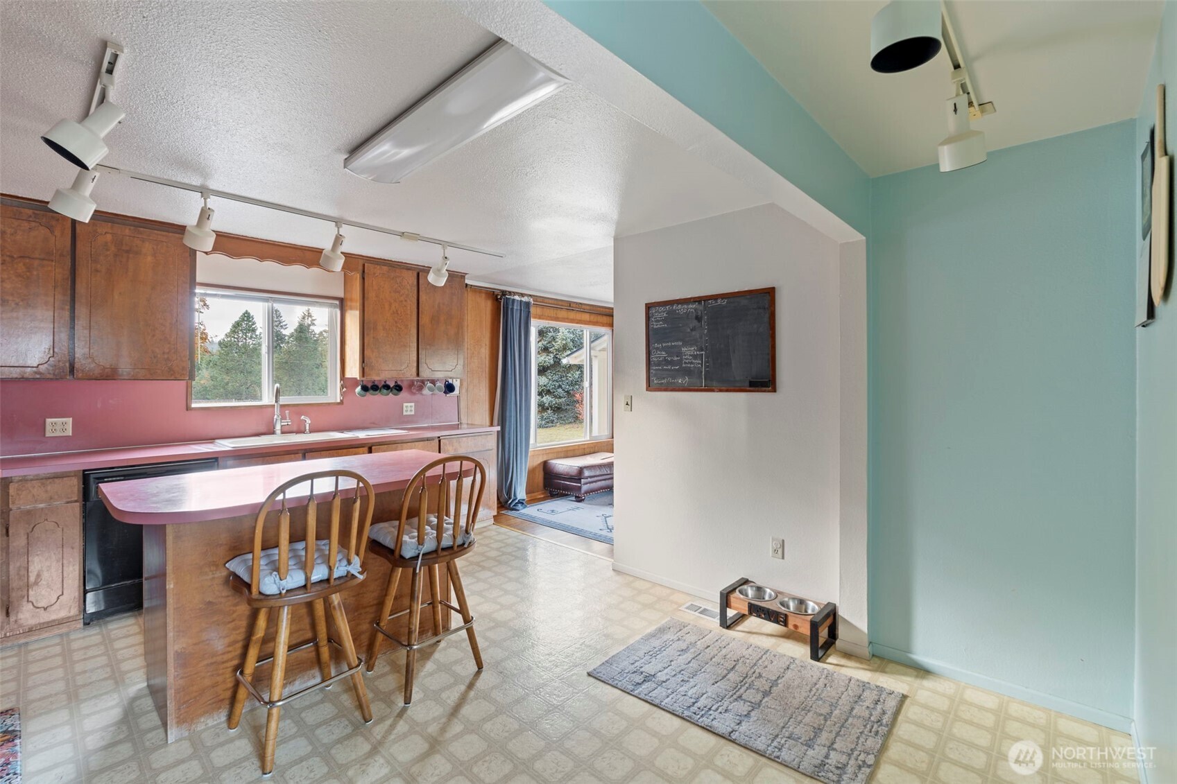 450 Hawkins Road Winlock, WA 98596 - Photo 13 of 40 a dining room with furniture and window