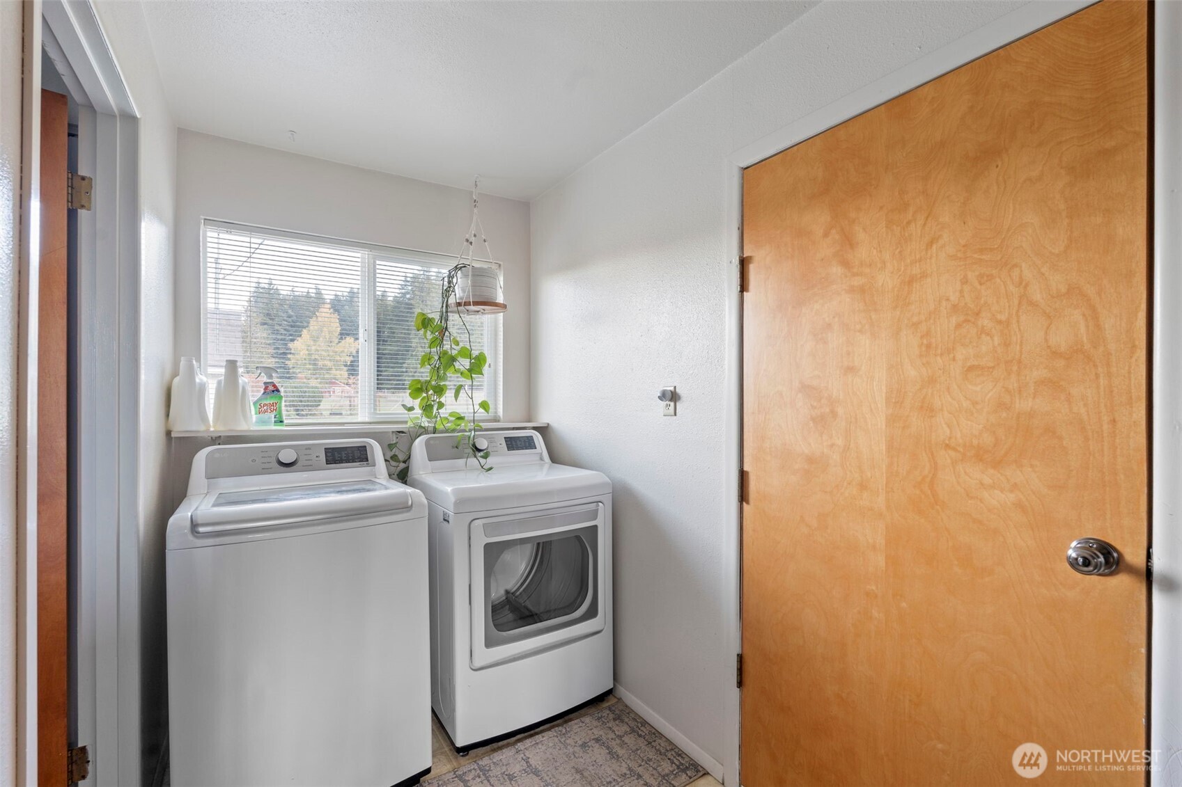 450 Hawkins Road Winlock, WA 98596 - Photo 21 of 40 a utility room with dryer and washer