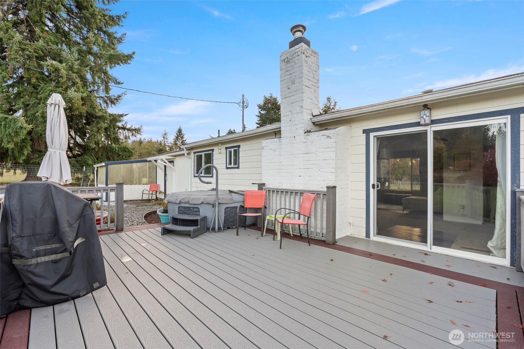 450 Hawkins Road Winlock, WA 98596 - Photo 22 of 40 a view of a terrace with sitting area