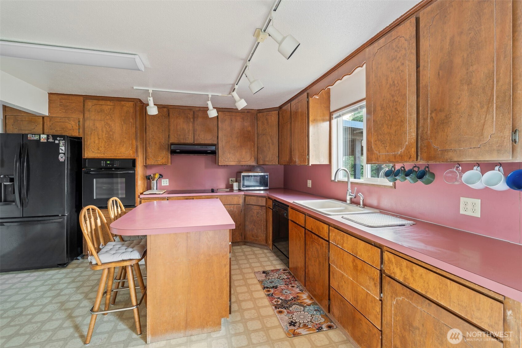 450 Hawkins Road Winlock, WA 98596 - Photo 8 of 40 a kitchen with stainless steel appliances kitchen island granite countertop a sink refrigerator and cabinets