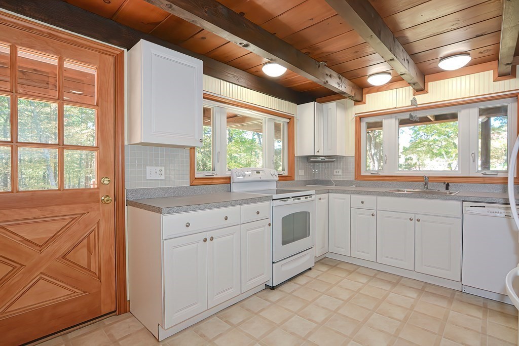 258 Hanlon Road Holliston, MA 01746 - Photo 15 of 40 Gallery Image 15