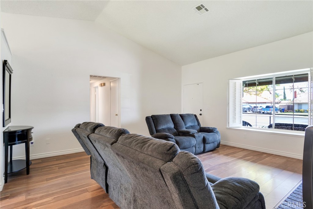 616 South Millard Avenue Rialto, CA 92376 - Photo 4 of 24