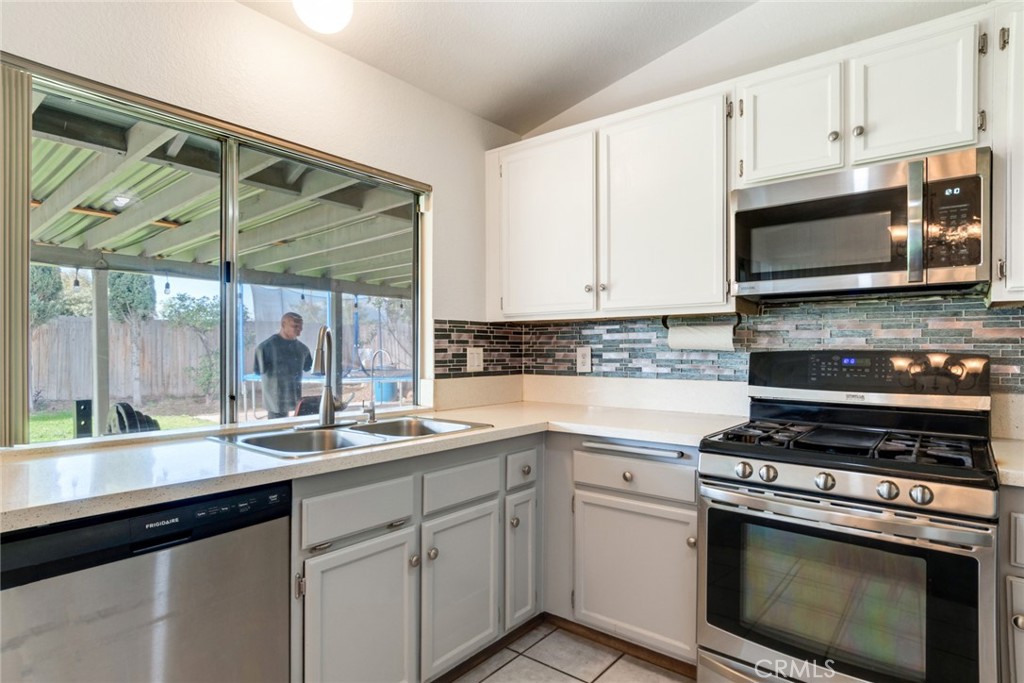 616 South Millard Avenue Rialto, CA 92376 - Photo 9 of 24