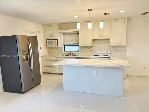 $4,000 | 9711 Caribbean Boulevard, Unit BLVD, Cutler Bay, FL 33189