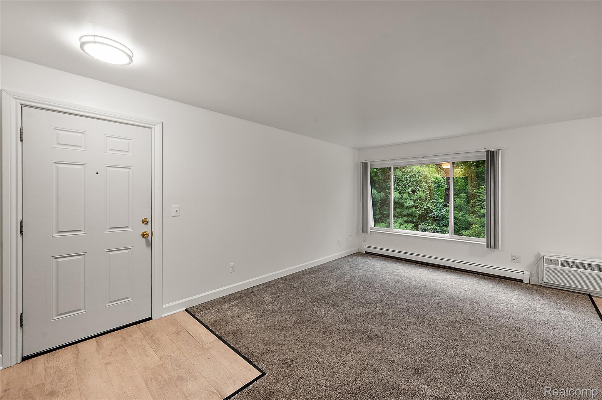 384 West Drahner Road, Unit C12 Oxford, MI 48371 - Photo 8 of 26 06-380 W Drahner Rd C12-6.jpg