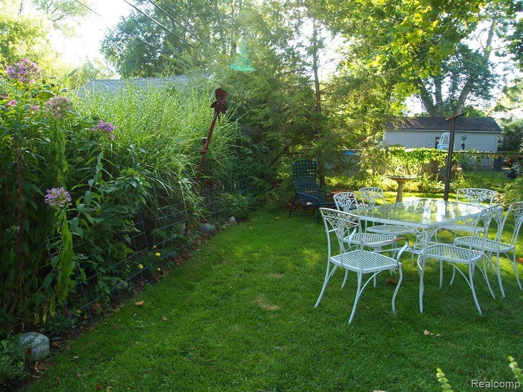 2139 Columbia Road Berkley, MI 48072 - Photo 13 of 15 Garden Party