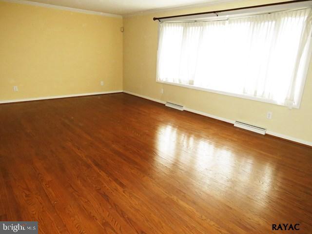 410 Ivory Road York, PA 17402 - Photo 4 of 36 Gallery Image 4