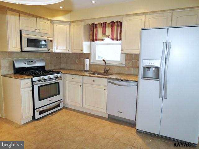 410 Ivory Road York, PA 17402 - Photo 9 of 36 Gallery Image 9