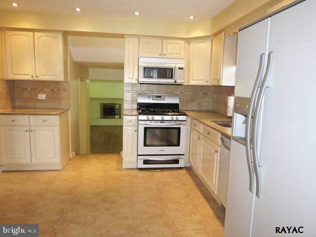 410 Ivory Road York, PA 17402 - Photo 10 of 36 Gallery Image 10