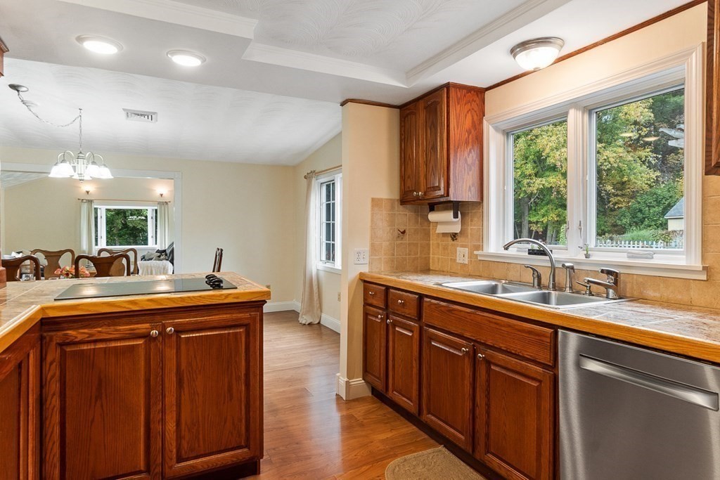 5 Nadine Road Chelmsford, MA 01824 - Photo 7 of 29
