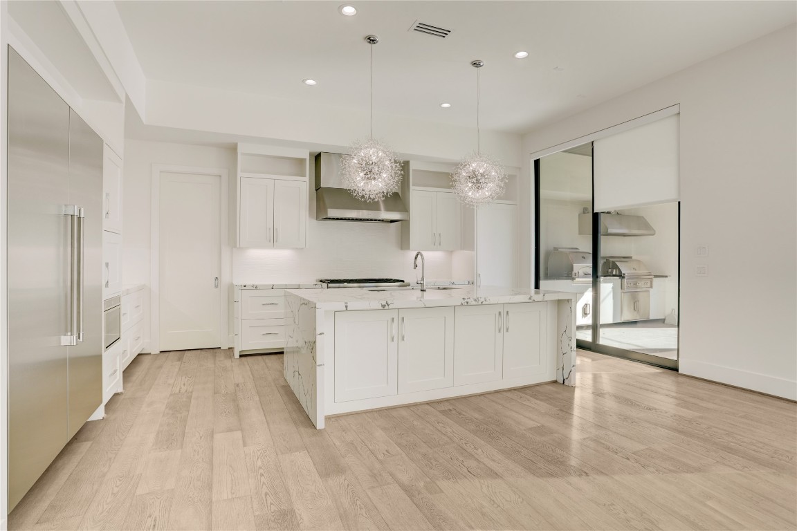 6533 Corbin Street Houston, TX 77055 - Photo 15 of 50 Stunning Chef's Kitchen with Stainless Steel Appliances, Island Seating, Lots of Storage and Access to the Patio with a Built In Outdoor Kitchen!