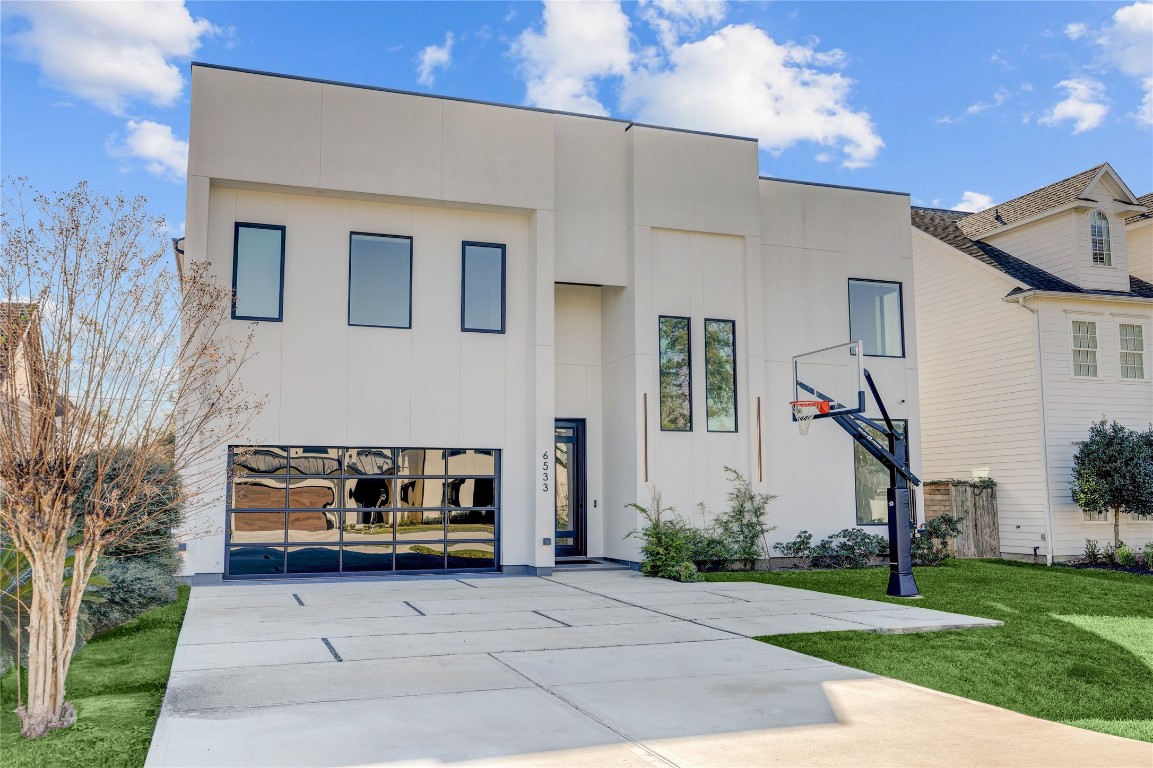 6533 Corbin Street Houston, TX 77055 - Photo 2 of 50 Enjoy Playing Basketball in Your Front Yard. The Wide Driveway is Perfect for Extra Parking or More Room to Play!