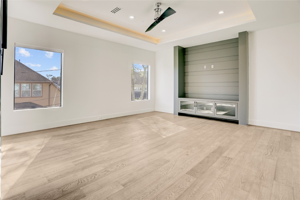 6533 Corbin Street Houston, TX 77055 - Photo 29 of 50 Primary bedroom