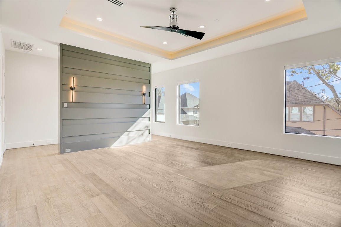 6533 Corbin Street Houston, TX 77055 - Photo 31 of 50 a view of empty room with ceiling fan and window