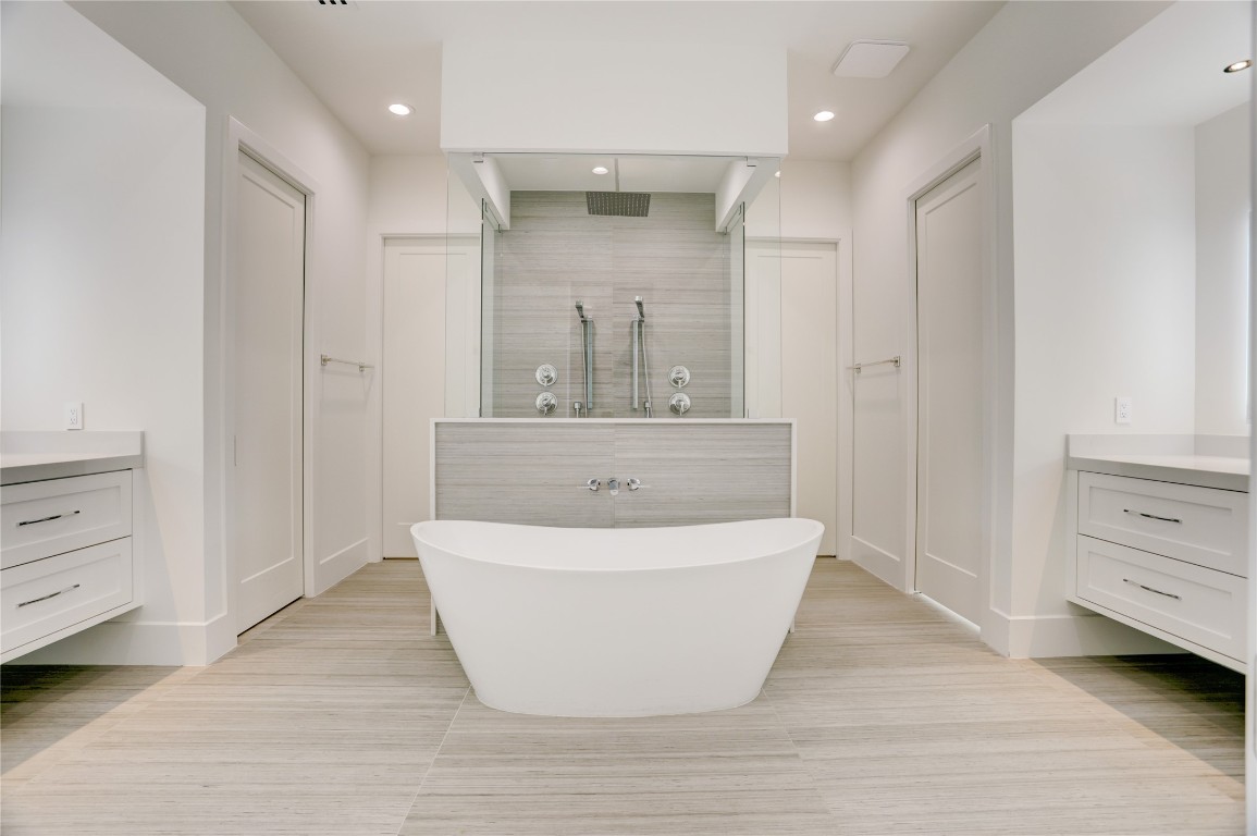 6533 Corbin Street Houston, TX 77055 - Photo 33 of 50 Primary Bathroom - Large Soaking Tub, oversized shower and Separate Vanities with Lighted Mirrors