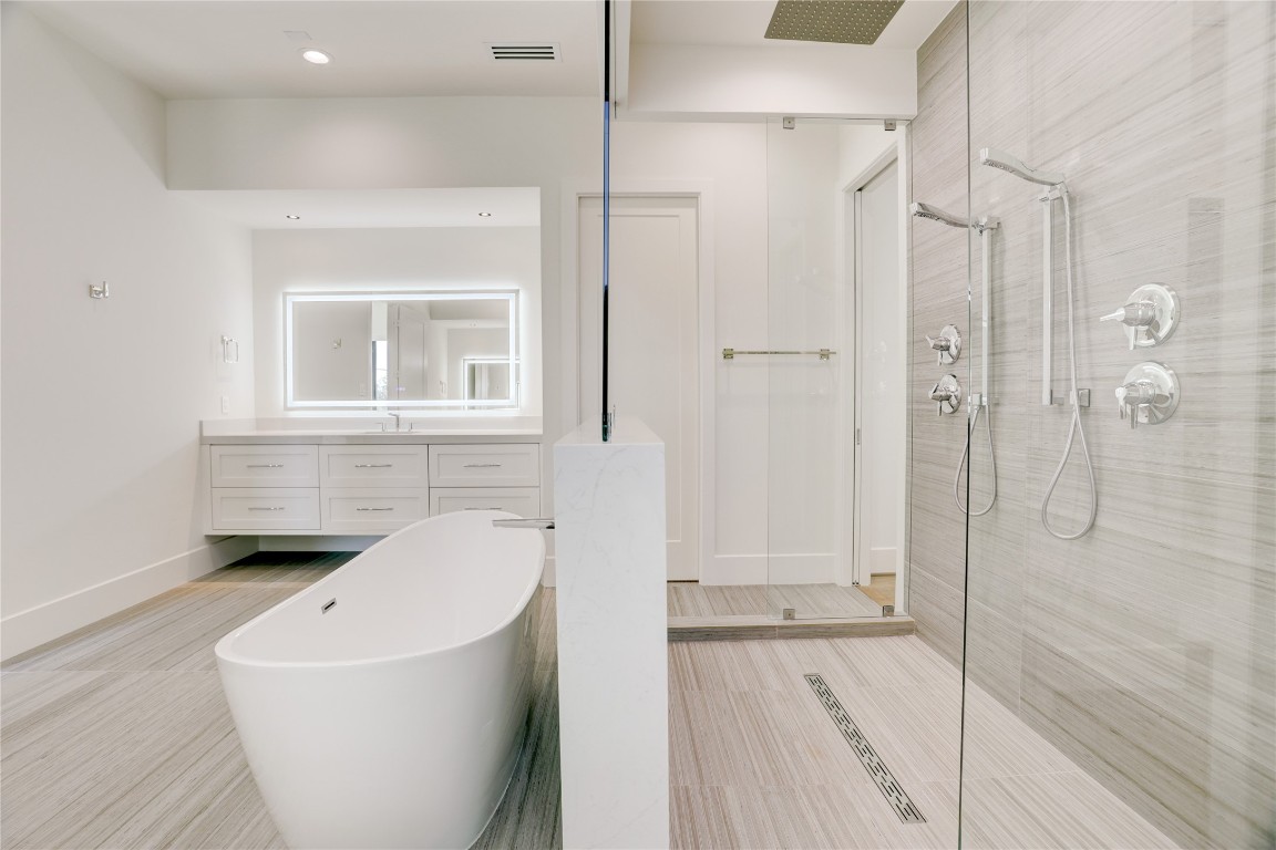 6533 Corbin Street Houston, TX 77055 - Photo 35 of 50 Oversized Shower and Soaking Tub