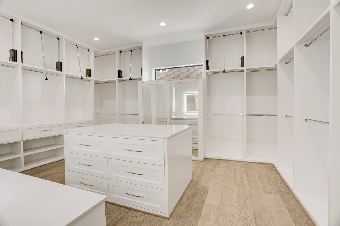 6533 Corbin Street Houston, TX 77055 - Photo 36 of 50 Primary Closet