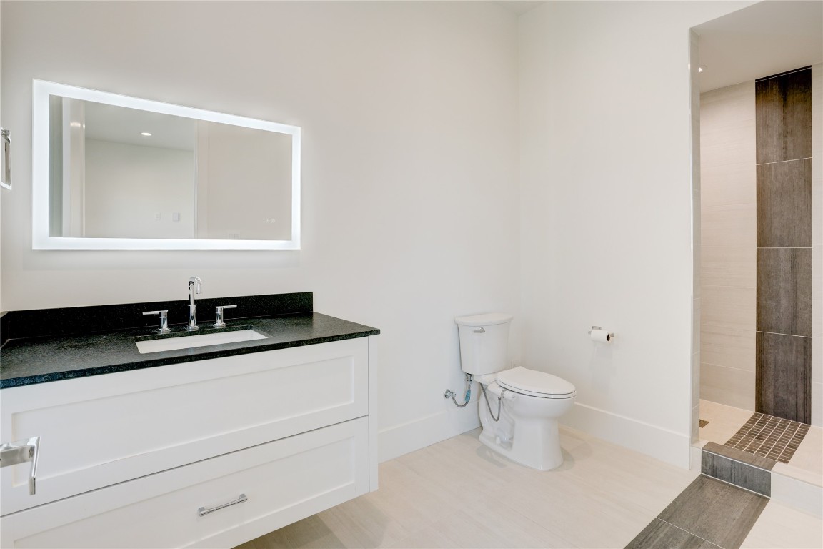 6533 Corbin Street Houston, TX 77055 - Photo 39 of 50 Ensuite Secondary Bathroom