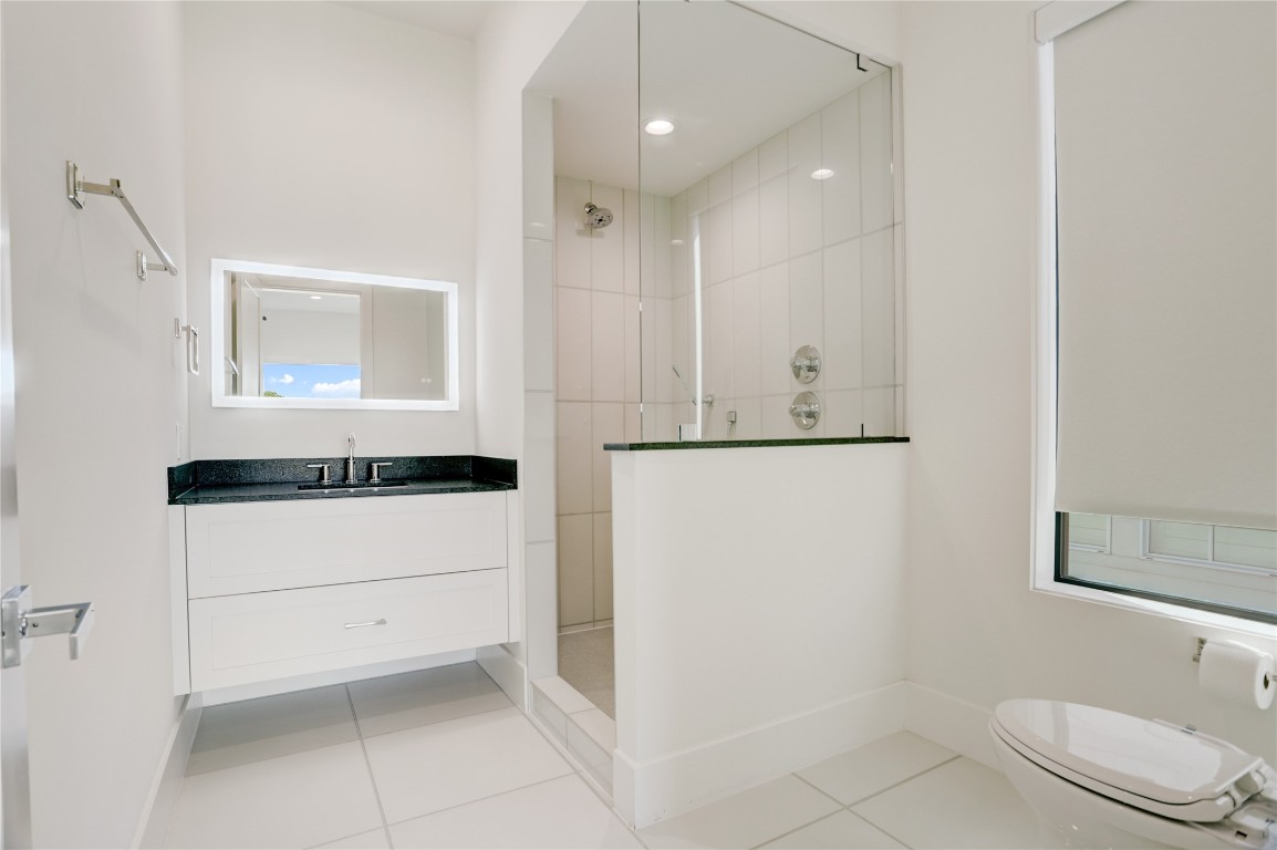6533 Corbin Street Houston, TX 77055 - Photo 43 of 50 a bathroom with a sink a toilet and mirror