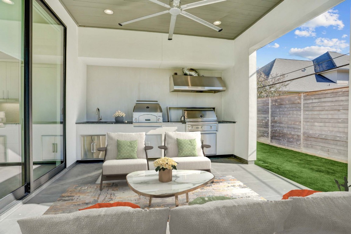 6533 Corbin Street Houston, TX 77055 - Photo 49 of 50 a living room with furniture and a table
