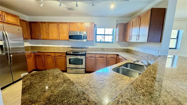 $4,500 | 8395 Southwest 73rd Avenue, Unit 806, Miami, FL 33143