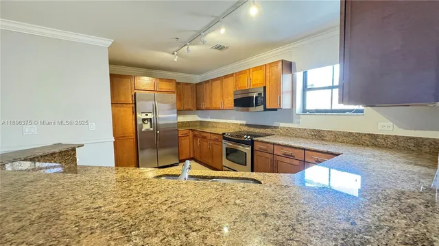 $4,500 | 8395 Southwest 73rd Avenue, Unit 806, Miami, FL 33143