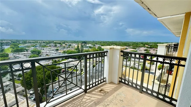 $4,500 | 8395 Southwest 73rd Avenue, Unit 806, Miami, FL 33143