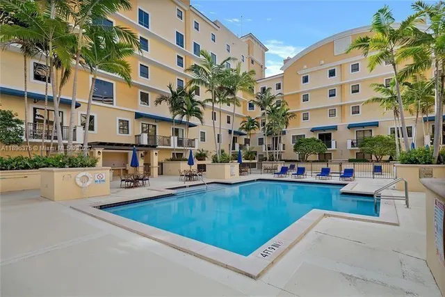 $4,500 | 8395 Southwest 73rd Avenue, Unit 806, Miami, FL 33143