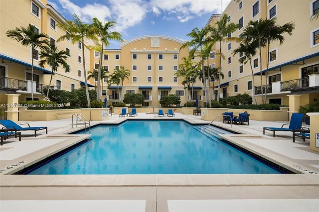 $4,500 | 8395 Southwest 73rd Avenue, Unit 806, Miami, FL 33143