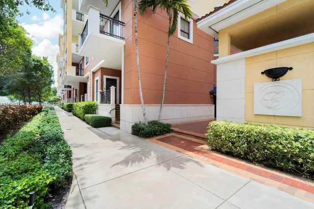 $4,500 | 8395 Southwest 73rd Avenue, Unit 806, Miami, FL 33143