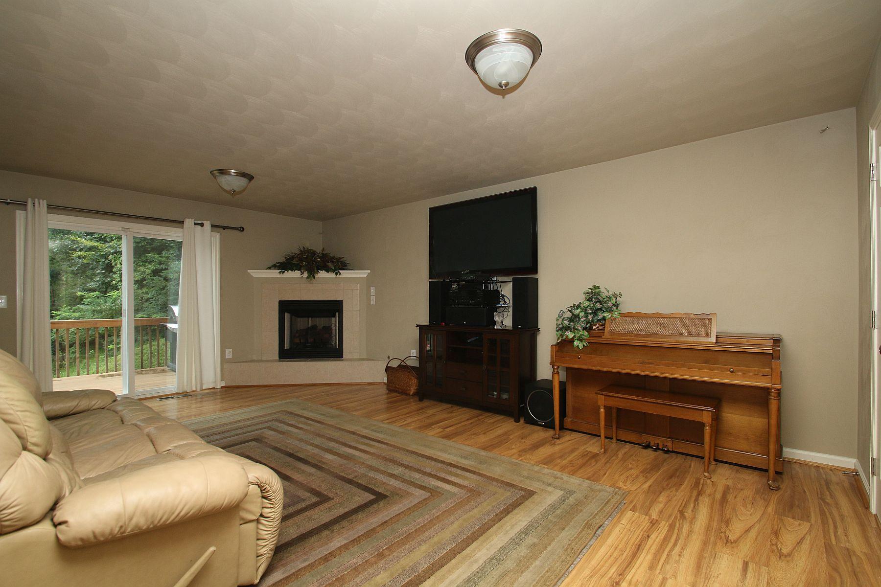 6053 Brahma Road Roanoke, VA 24018 - Photo 5 of 51 img_7702