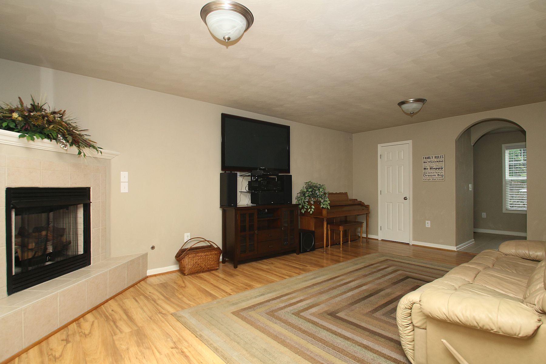 6053 Brahma Road Roanoke, VA 24018 - Photo 6 of 51 img_7705