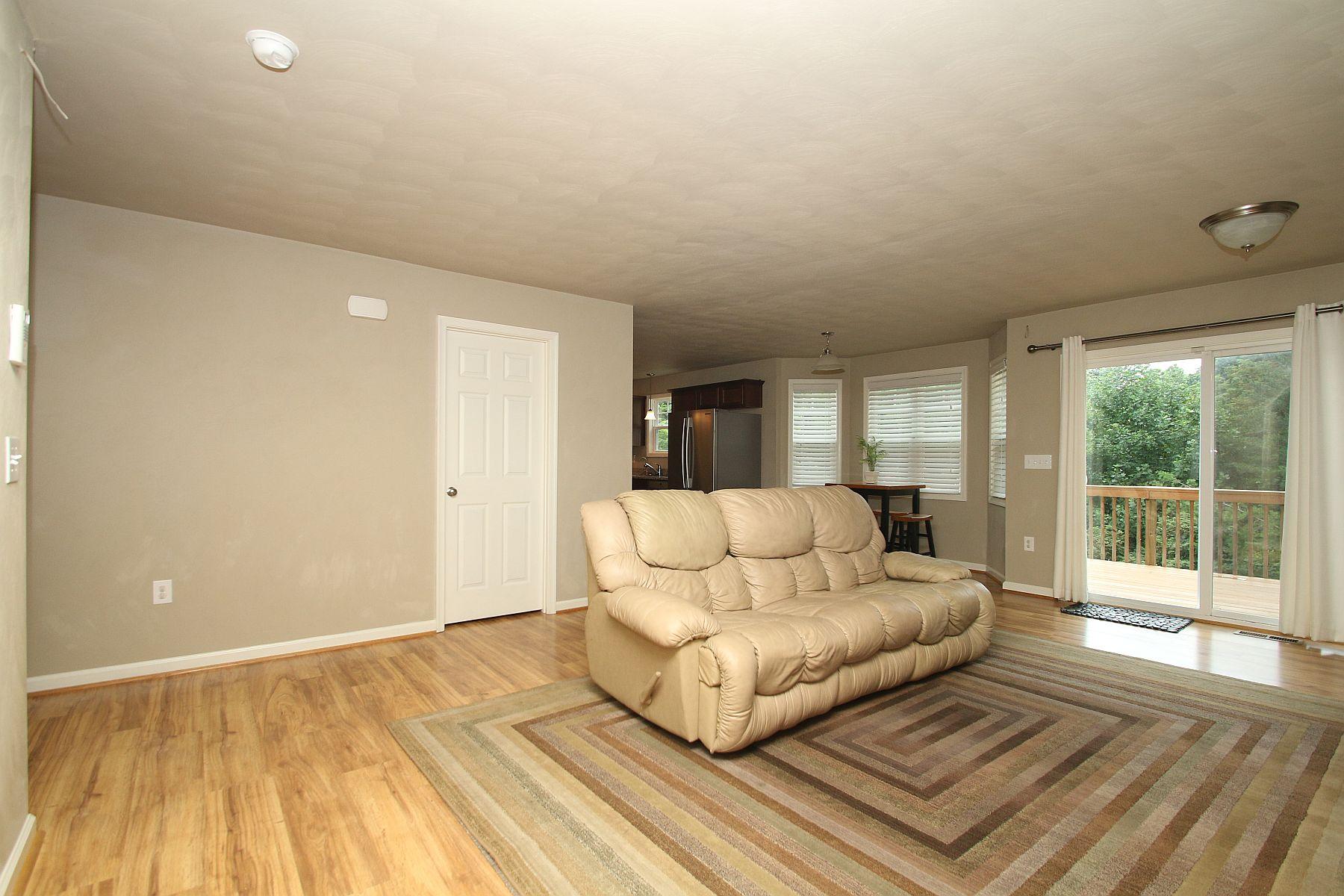 6053 Brahma Road Roanoke, VA 24018 - Photo 7 of 51 img_7708