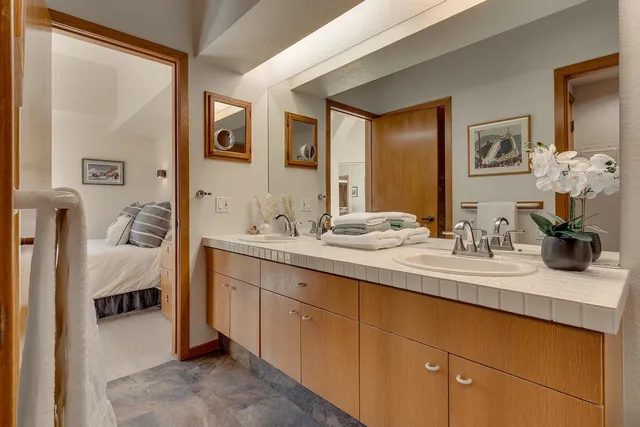 a en suite bathroom with double sink and a mirror