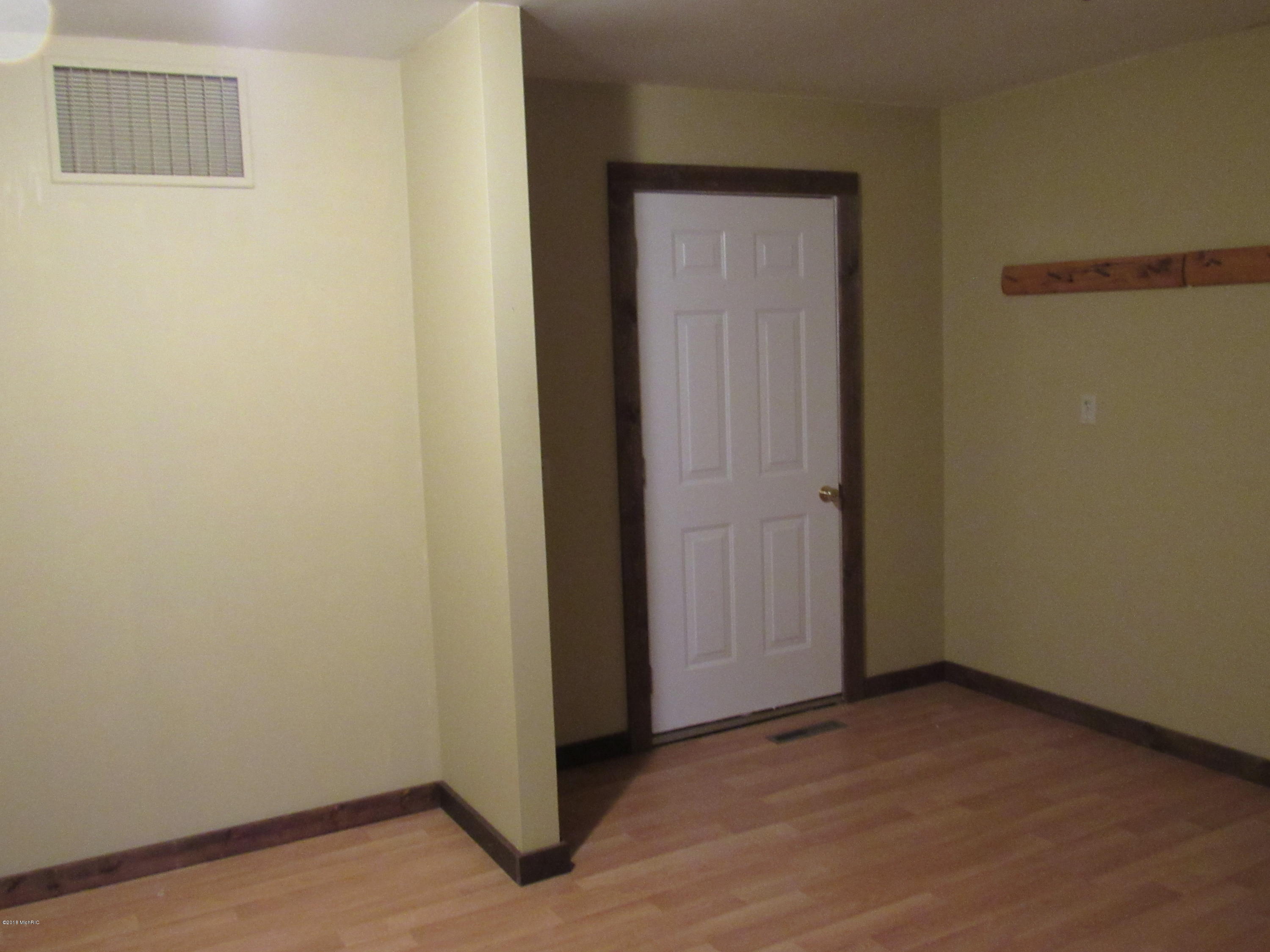 7475 South Morse Road Branch, MI 49402 - Photo 15 of 27 Mud room