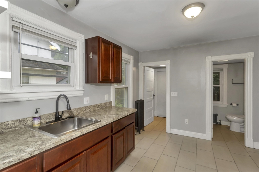 80 Rochelle Street Springfield, MA 01109 - Photo 12 of 29 Gallery Image 12