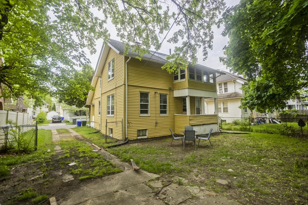 80 Rochelle Street Springfield, MA 01109 - Photo 4 of 29 Gallery Image 4