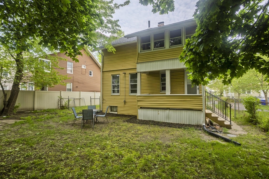 80 Rochelle Street Springfield, MA 01109 - Photo 5 of 29 Gallery Image 5